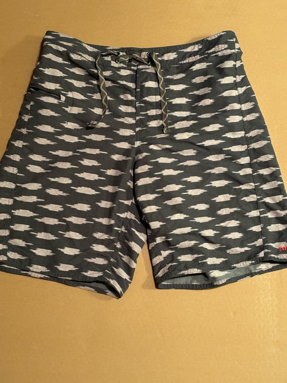 Patagonia Wavefarer Mens Board Shorts Size 32